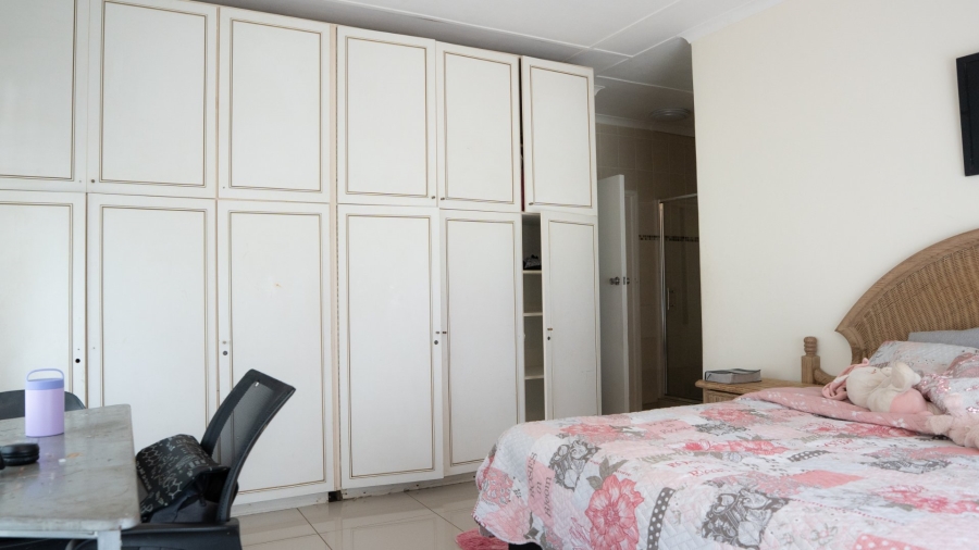 Bedroom Property for Sale in Flamwood North West